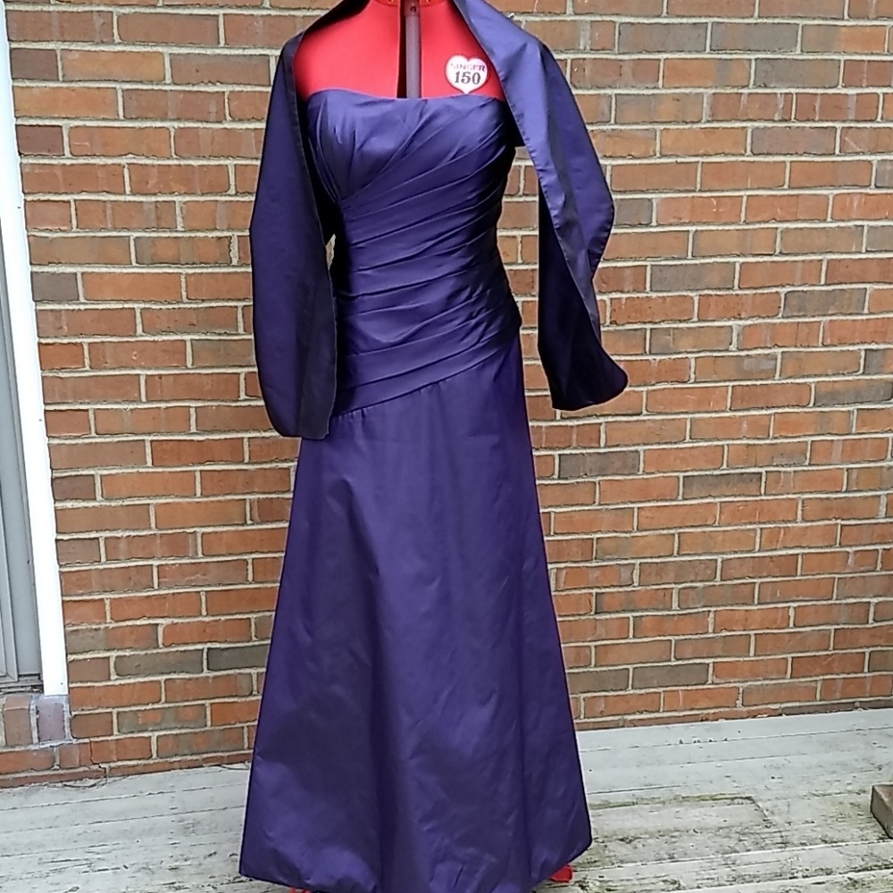 EUC Sz 15/16 Mori Lee corset dk purple satin taffeta